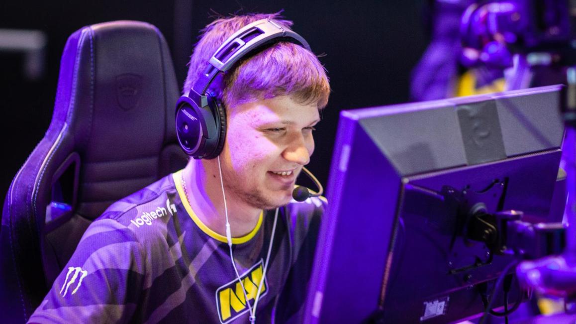 LNG官博分享季后赛西安日记：半决赛第二天选手教练对位训练！