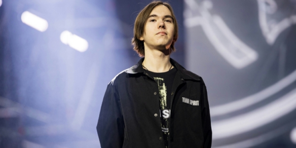 LOL移动游戏代言人王俊凯送上新年祝福：祝大家新年快乐！